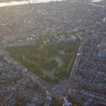 Apartment Cityview At Park Side, Antwerp, Free Indoor Parking Antwerp